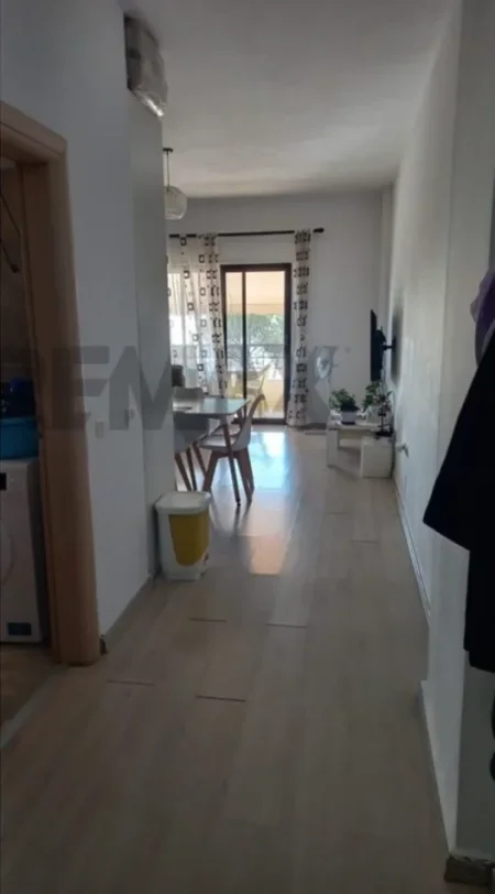 Vlore - Lungomare, jepet me qera apartament 1+1+Ballkon Kati 2, 70 m² 430 € (Rruga Aleksander Moisiu, Vlore)