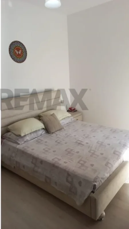 Vlore - Lungomare, jepet me qera apartament 1+1+Ballkon Kati 2, 70 m² 430 € (Rruga Aleksander Moisiu, Vlore)