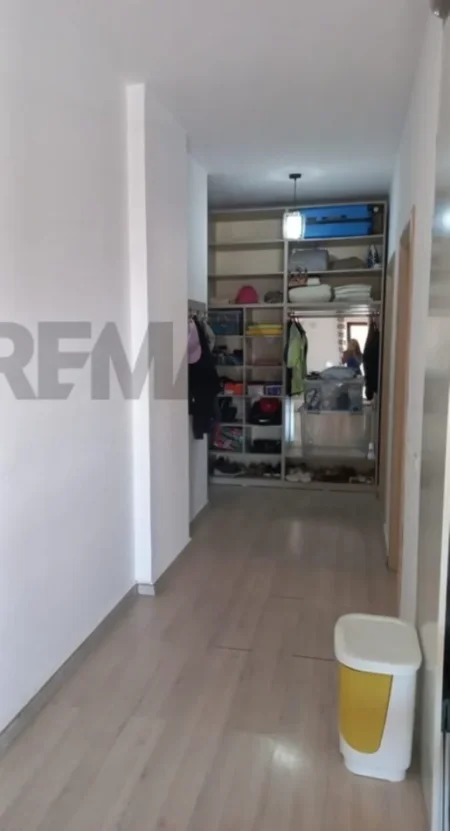 Vlore - Lungomare, jepet me qera apartament 1+1+Ballkon Kati 2, 70 m² 430 € (Rruga Aleksander Moisiu, Vlore)
