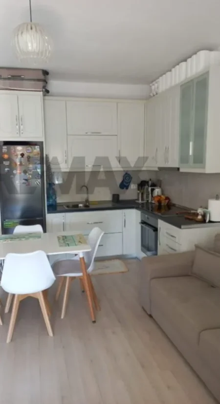Vlore - Lungomare, jepet me qera apartament 1+1+Ballkon Kati 2, 70 m² 430 € (Rruga Aleksander Moisiu, Vlore)