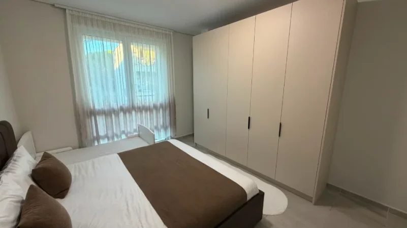 Tirane, shitet apartament 1+1+Ballkon Kati 1, 71 m² 230.000 € (Gjiri i Lalzit)