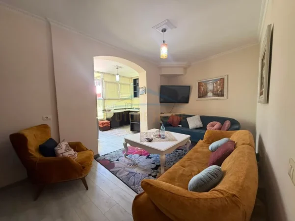 Tirane, jepet me qera apartament 1+1+Parkim, Kati 5, 62 m² 650 € (Liqeni Thate)
