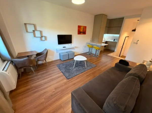 Tirane, jepet me qera apartament 2+1 Kati 1, (KODRA E DIELLIT)