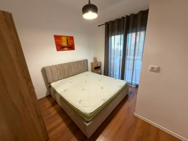 Tirane, jepet me qera apartament 2+1 Kati 1, (KODRA E DIELLIT)