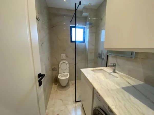 Tirane, jepet me qera apartament 2+1 Kati 6, 105 m² 1.100 € (Rruga e Kosovareve)