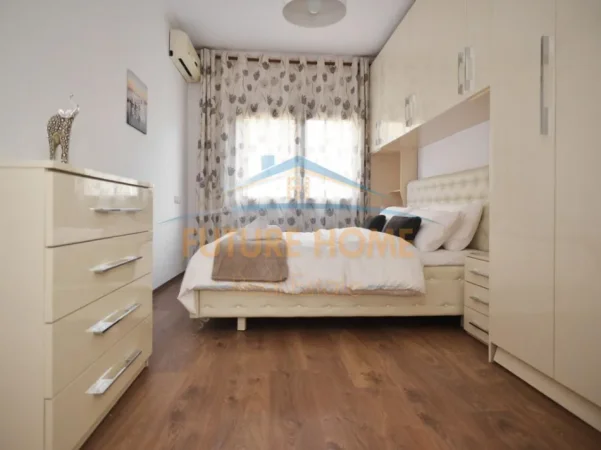 Tirane, jepet me qera apartament 1+1 Kati 3, 75 m² 750 € (shallvaret)