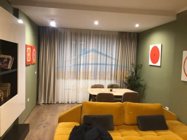 Tirane, jepet me qera apartament 1+1 Kati 3, 75 m² 750 € (shallvaret)