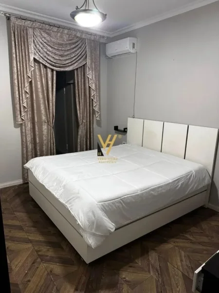 Tirane, jepet me qera apartament 3+1+Ballkon Kati 5, 147 m² 900 € (BLLOKU I VILAVE SELITE)