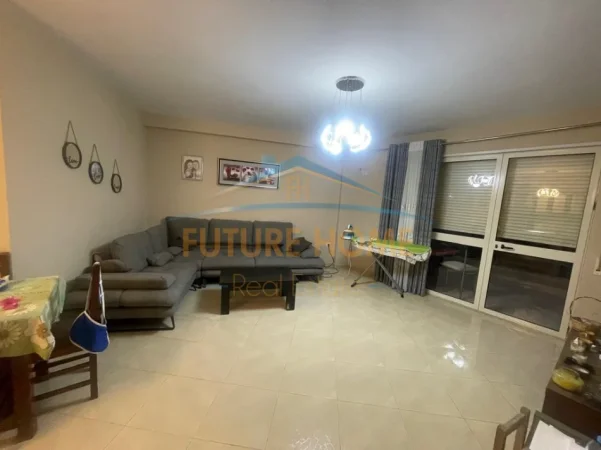 Tirane, shes apartament 2+1+Ballkon Kati 1, 98 m² 147.000 € (Yzberisht)