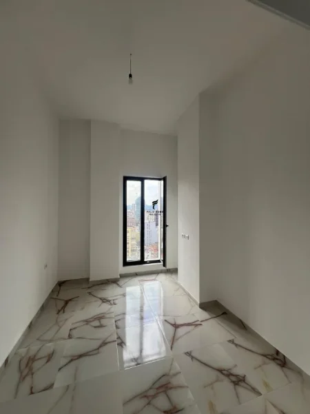 Tirane, jepet me qera zyre Kati 8, 106 m² 1.200 € (RRUGA E BARRIKADAVE)