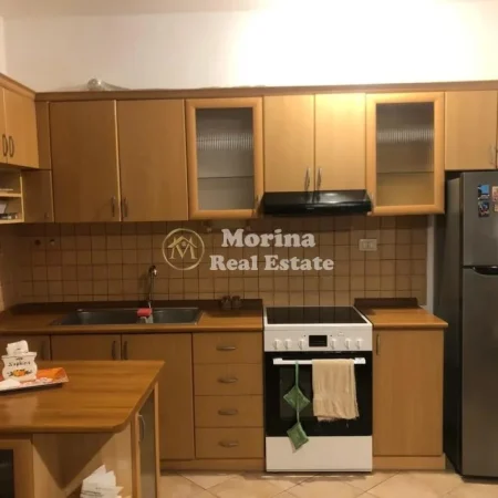 Tirane, jepet me qera apartament 1+1 Kati 2, 75 m² 550 € (Komuna e Parisit)