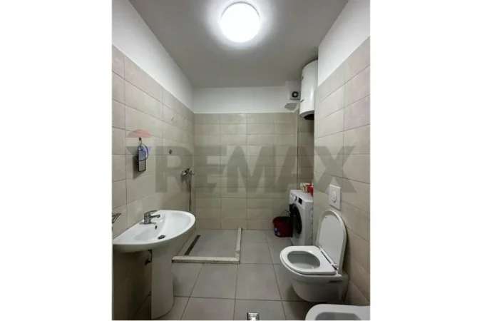 Tirane, jepet me qera apartament 1+1 , 65 m² 450 € (astir)