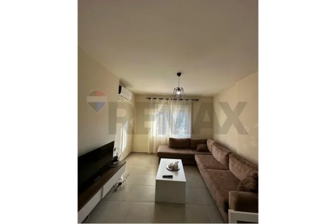 Tirane, jepet me qera apartament 1+1 , 65 m² 450 € (astir)