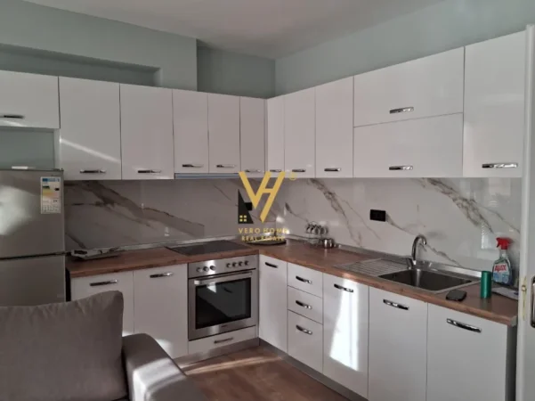 Tirane, jepet me qera apartament 1+1+Ballkon Kati 7, 55 m² 670 € (SELVIA)