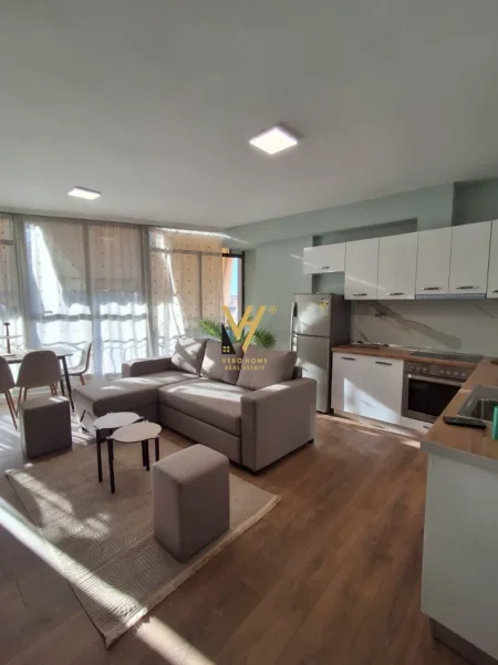 Tirane, jepet me qera apartament 1+1+Ballkon Kati 7, 55 m² 670 € (SELVIA)