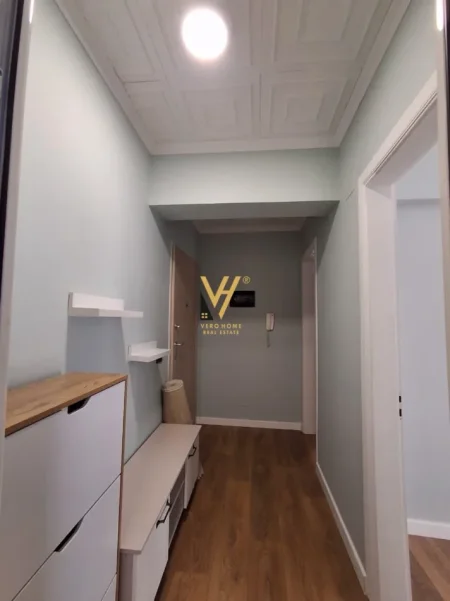 Tirane, jepet me qera apartament 1+1+Ballkon Kati 7, 55 m² 670 € (SELVIA)