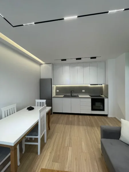 Tirane, jepet me qera apartament 2+1 Kati 8, 700 € (rruga e kavajes)