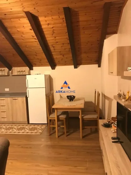 Tirane, jepet me qera apartament 3+1+Ballkon Kati 3, 120 m² 643 € 