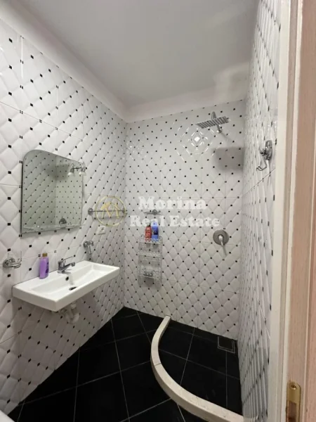 Tirane, jepet me qera apartament 1+1 Kati 2, 60 m² 550 € (Rruga Bardhyl)