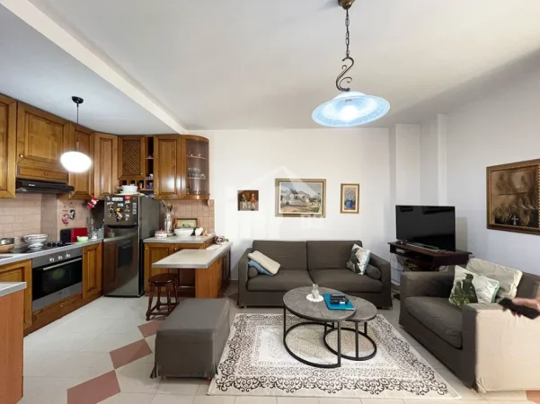 Tirane, shitet apartament 2+1 Kati 6, 101 m² 240.000 € (PRANË PAZARIT TE RI)
