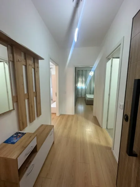 Tirane, jepet me qera apartament 1+1 , 530 € (Astir)