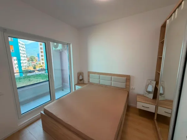 Tirane, jepet me qera apartament 1+1 Kati 2, (Ali Demi)