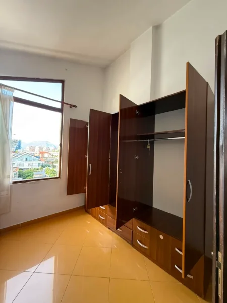 Tirane, jepet me qera apartament 1+1 Kati 4, 65 m² 400 € (Inxhinieria e Ndertimit ,21 Dhjetori)