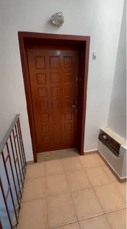 Jepet Apartament 1+1 me Qera tek Rruga Kongresi i Lushnjës tek (Pediatria) ne XHAMLLIK,  500 MIJE LEKE