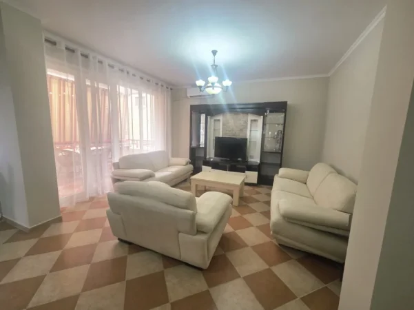 Jepet me qera 3+1+2Ballkon , 118 m² 1.000 € (Rruga e Elbasanit)