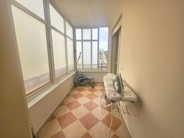 Jepet me qera 3+1+2Ballkon , 118 m² 1.000 € (Rruga e Elbasanit)