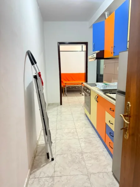 Tirane, jepet me qera apartament 1+1 Kati 4, 55 m² 350 € (Ish Parku tek Report Tv)