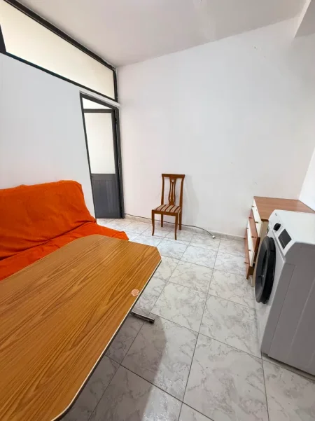 Tirane, jepet me qera apartament 1+1 Kati 4, 55 m² 350 € (Ish Parku tek Report Tv)