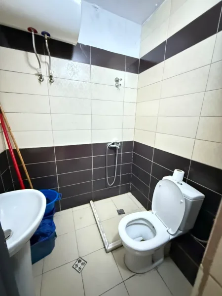Tirane, jepet me qera apartament 1+1 Kati 4, 55 m² 350 € (Ish Parku tek Report Tv)