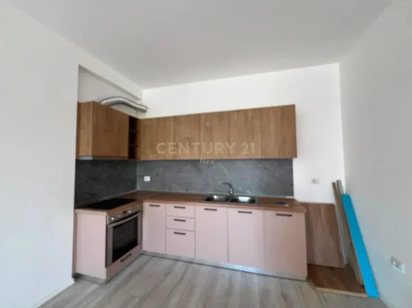 Tirane, jepet me qera apartament 2+1+Ballkon Kati 4, 109 m² 450 € (Yzberish)