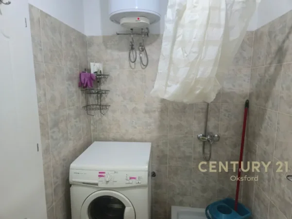 Tirane, jepet me qera apartament 1+1+Ballkon Kati 3, 65 m² 500 € (Ish Fusha e Aviacionit)