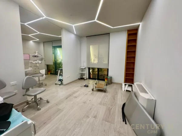 Tirane, jepet me qera zyre Kati 3, 145 m² 2.000 € (Bllok, prane Cioccolatitaliani)