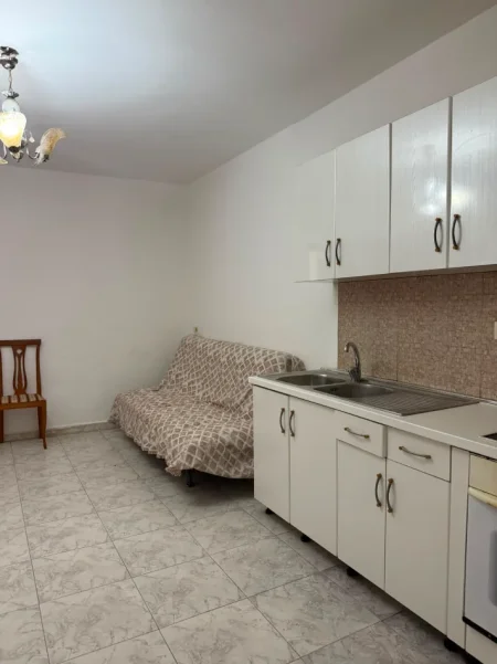 Tirane, jepet me qera apartament 1+1 Kati 4, 65 m² 400 € (Ish Parku prane Report Tv)
