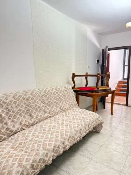 Tirane, jepet me qera apartament 1+1 Kati 4, 65 m² 400 € (Ish Parku prane Report Tv)