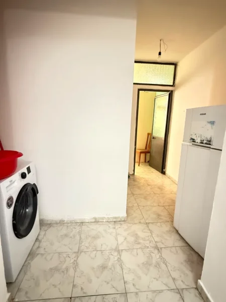 Tirane, jepet me qera apartament 1+1 Kati 4, 65 m² 400 € (Ish Parku prane Report Tv)