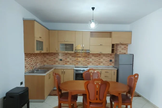Tirane, jepet me qera apartament 1+1+Ballkon Kati 1, 100 m² 500 € (Rruga Bulevard Zogu I)