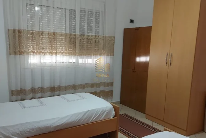 Tirane, jepet me qera apartament 1+1+Ballkon Kati 1, 100 m² 500 € (Rruga Bulevard Zogu I)