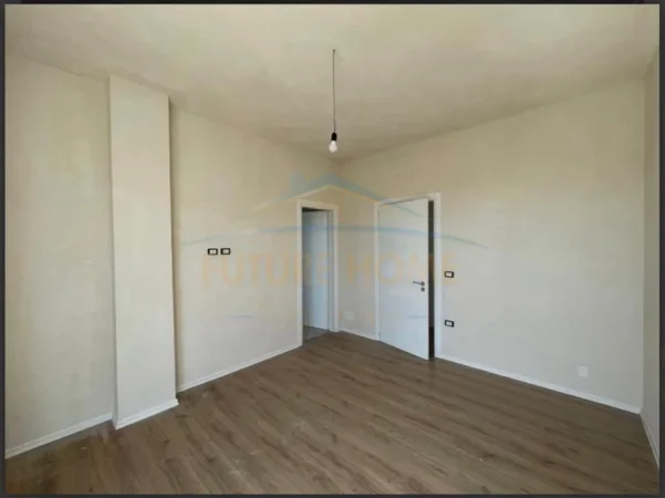 Tirane, shitet apartament 3+1+Ballkon Kati 3, 135 m² 420.000 € (KOMUNA E PARISIT)
