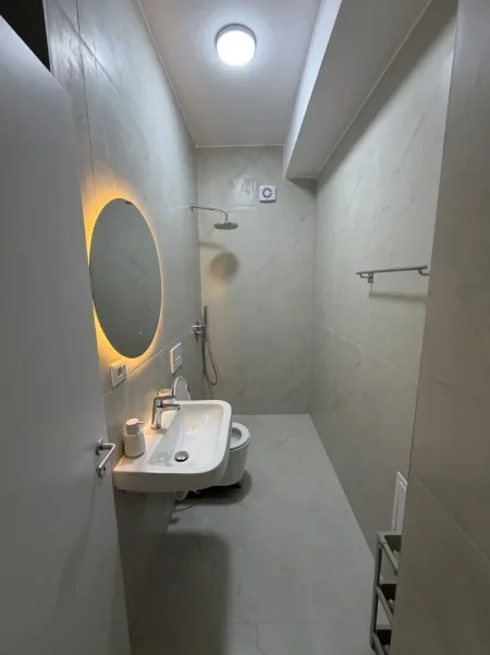 Tirane, jepet me qera apartament 1+1 Kati 6, 55 m² 450 € (Kompleksi Kadiu)