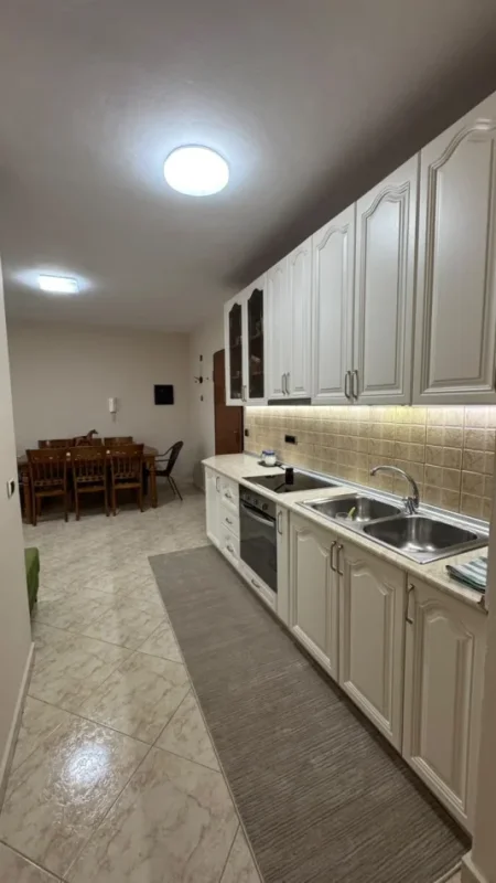 Tirane, jepet me qera apartament 2+1 Kati 9, 95 m² 750 € (21 Dhjetori)