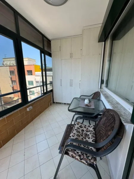 Tirane, jepet me qera apartament 2+1 Kati 9, 95 m² 750 € (21 Dhjetori)