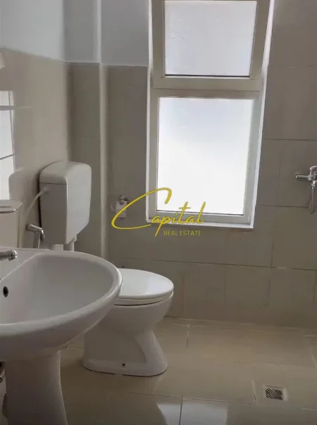 Tirane, jepet me qera apartament 1+1 Kati 2, 55 m² 400 € (SHKOLLA E BASHKUAR)