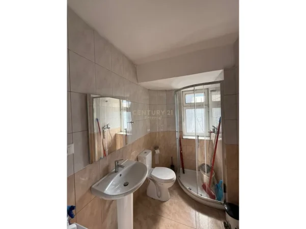 Tirane, jepet me qera apartament 1+1 Kati 2, 65 m² 450 € (Rruga Mihal Grameno)