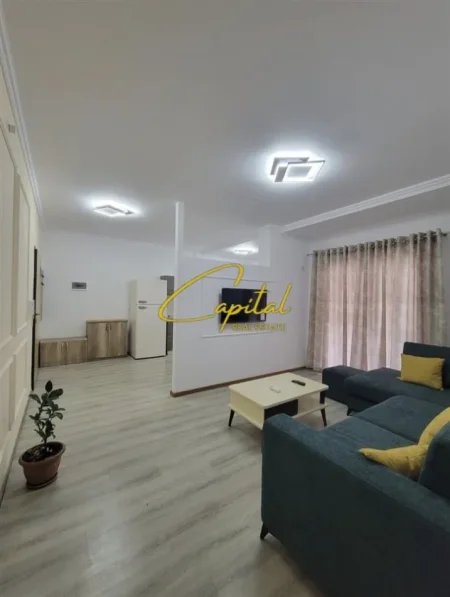 Tirane, jepet me qera apartament 1+1 Kati 4, 70 m² 600 € (OXHAKU)