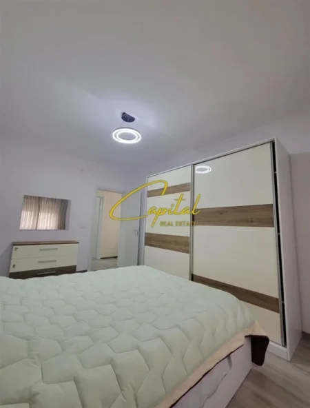 Tirane, jepet me qera apartament 1+1 Kati 4, 70 m² 600 € (OXHAKU)