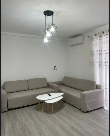 Tirane, jepet me qera apartament 3+1 Kati 2, 120 m² 500 € (5 MAJI)